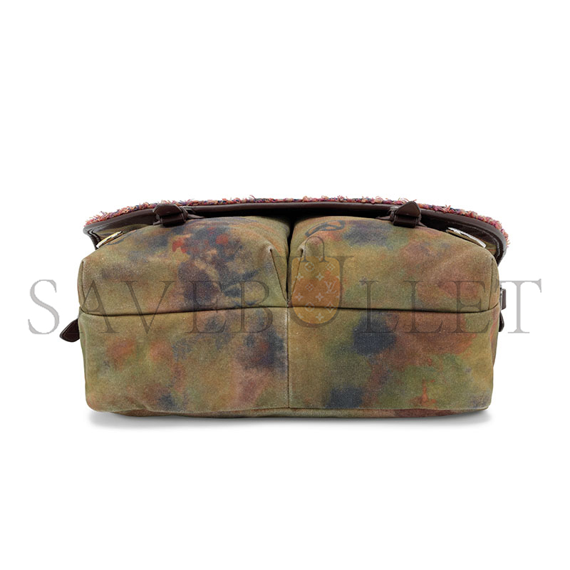 Ch*el graffiti on the pavements messenger bag 144205 (35*29*14cm)